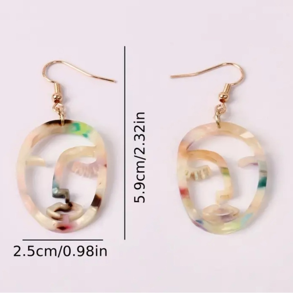 Elegant Face Shaped Art Deco Earrings: Timeless Style - Picture 8 of 8